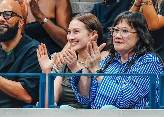 Lola Tung Parents